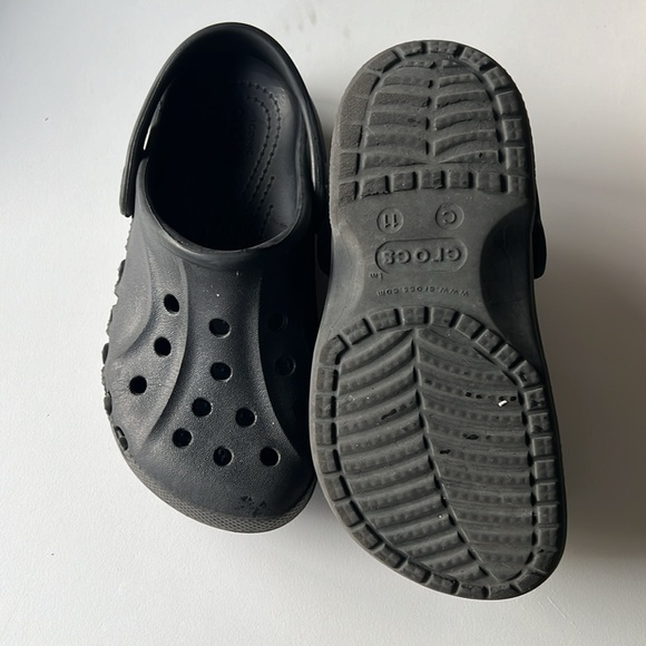 Black Crocs. Size 11 - Picture 4 of 4